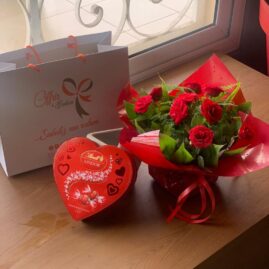 offrir du bonheur bouquet de roses rouge et chocolat lindor