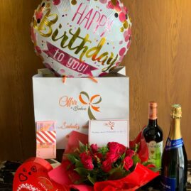 offrir du bonheur bouquet de roses et ballon happy birthday chocolat lindor