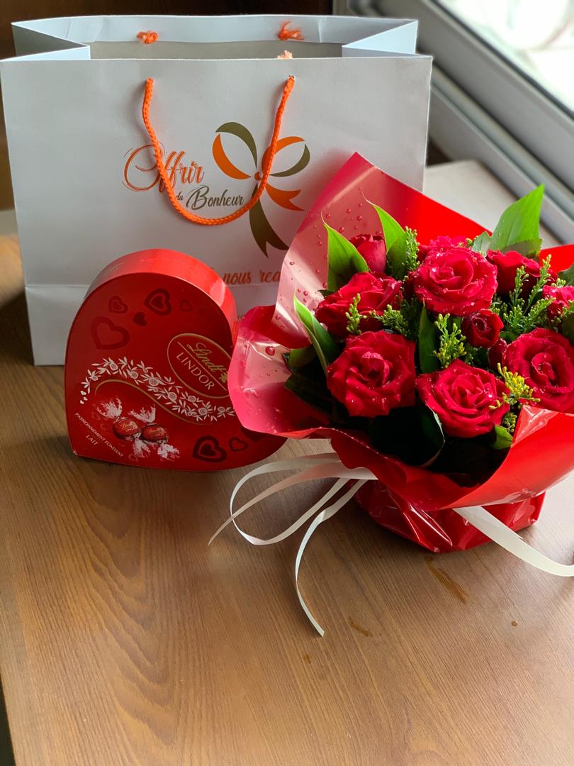 Idée cadeau SAINT VALENTIN. bouquet de fleurs et chocolat 